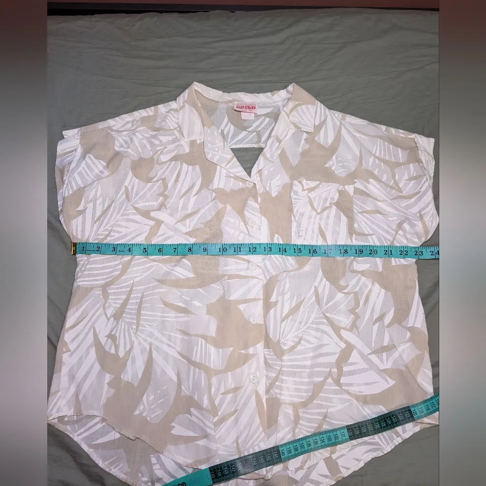 Vintage Hot Stuff Women's Tropical Keyhole Button Up Blouse Cream/White White Size undefined - Image 5