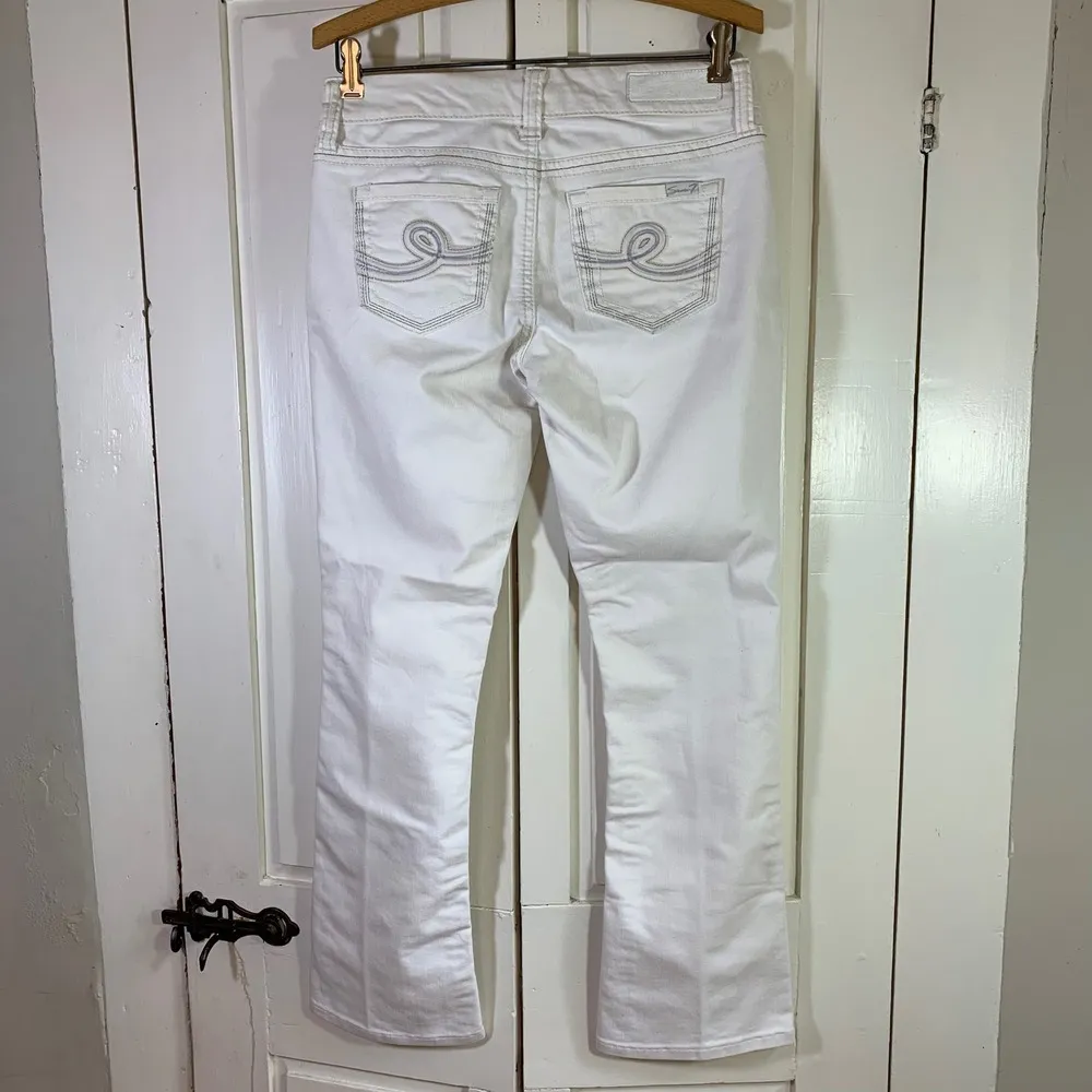 Seven7 Slim Bootcut Jeans Size 2 White Denim Low Rise Designer Jeans Embroidered - Image 2