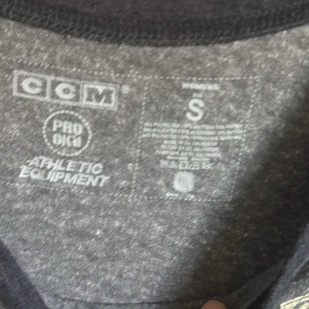 CCM LA Kings | Grey Black 3/4 Sleeve Top Size Small Gray - Image 3