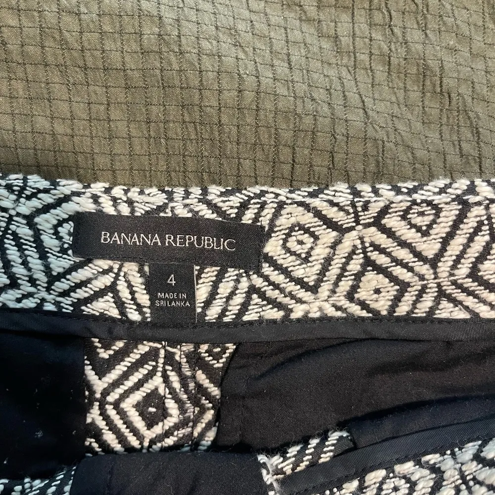 Geometric Black and White Women's Shorts - Image 4