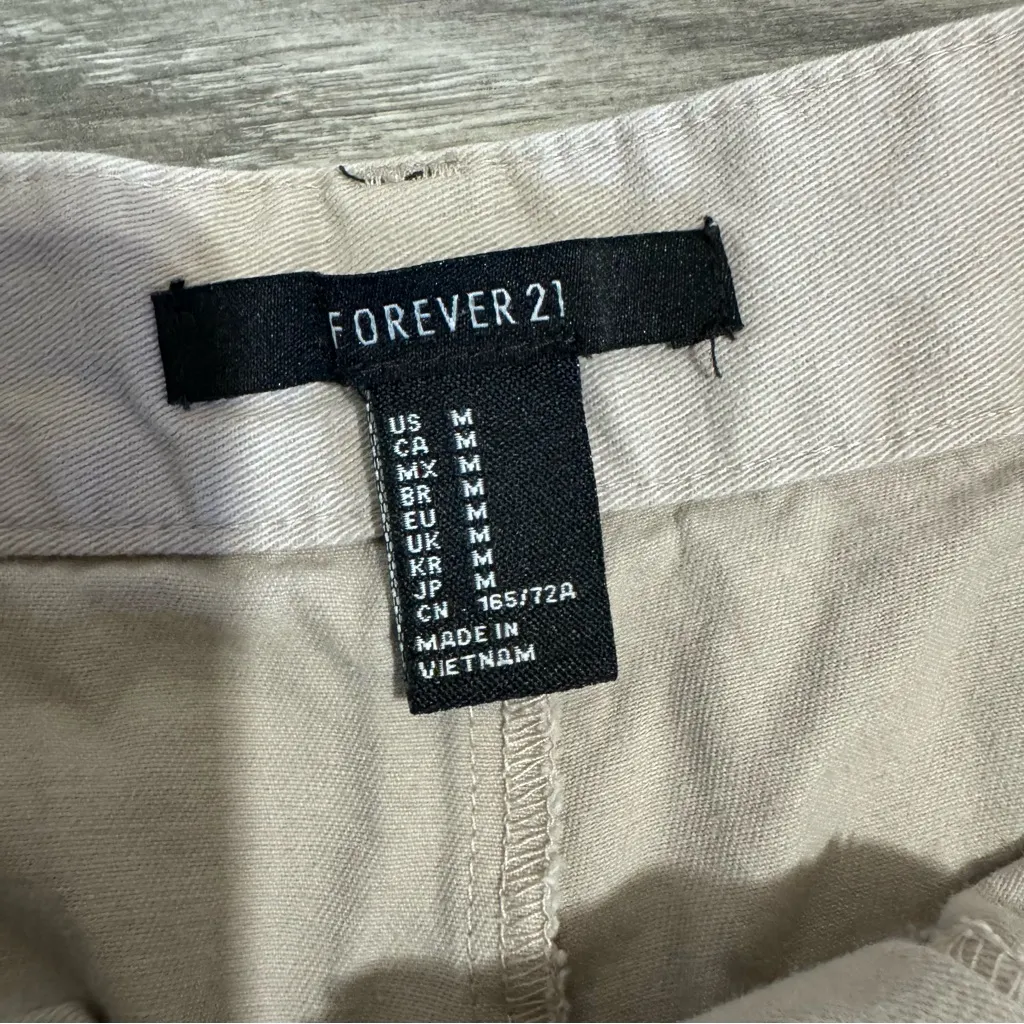 Forever 21 Women Beige Zippered Trousers Cotton Pocketed Shorts Size M‎ - Image 4