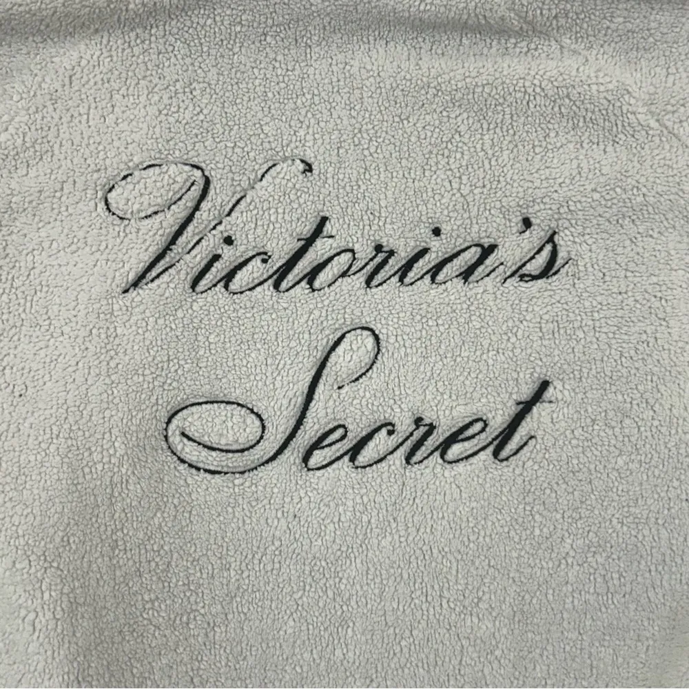 Victoria's Secret Signature Short Cozy Plush White Sherpa Robe Women’s Size M/L - Image 3