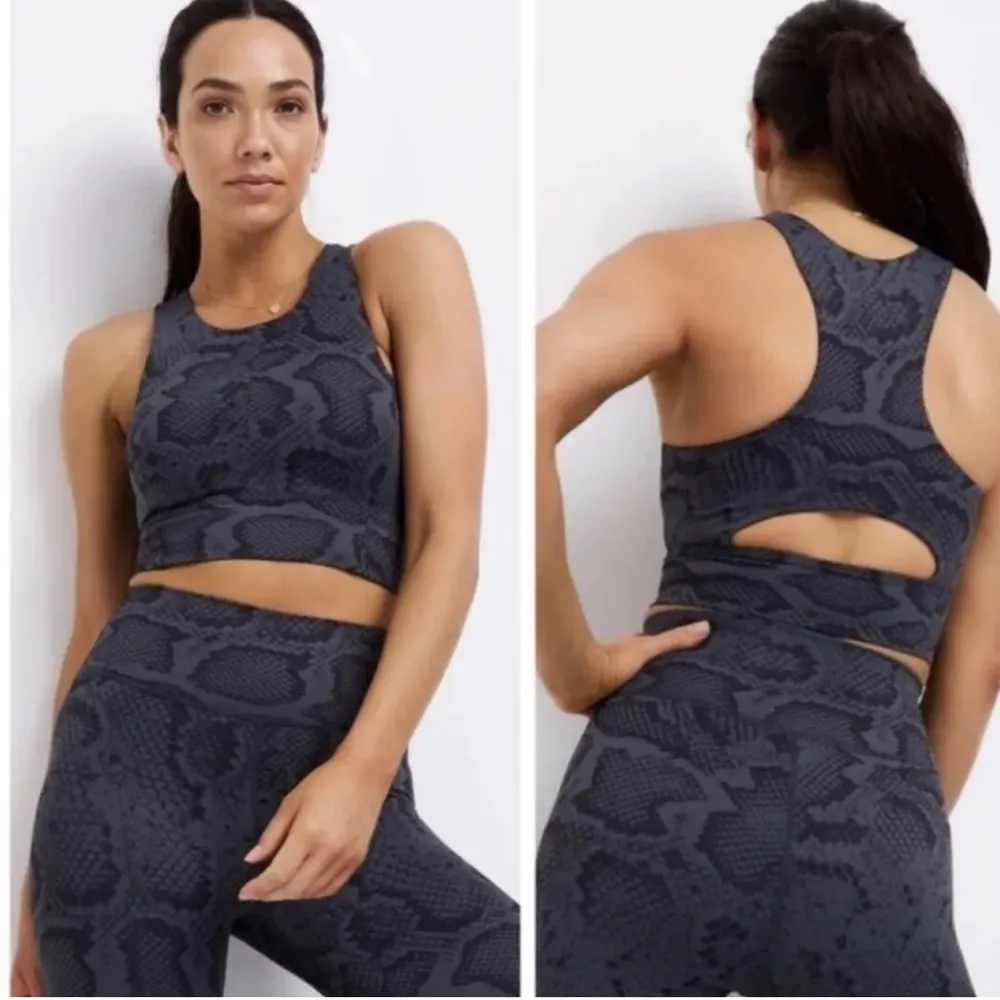 AllFenix Indie Python Animal Print High Neck Sports Bra
Size XS - Image 2
