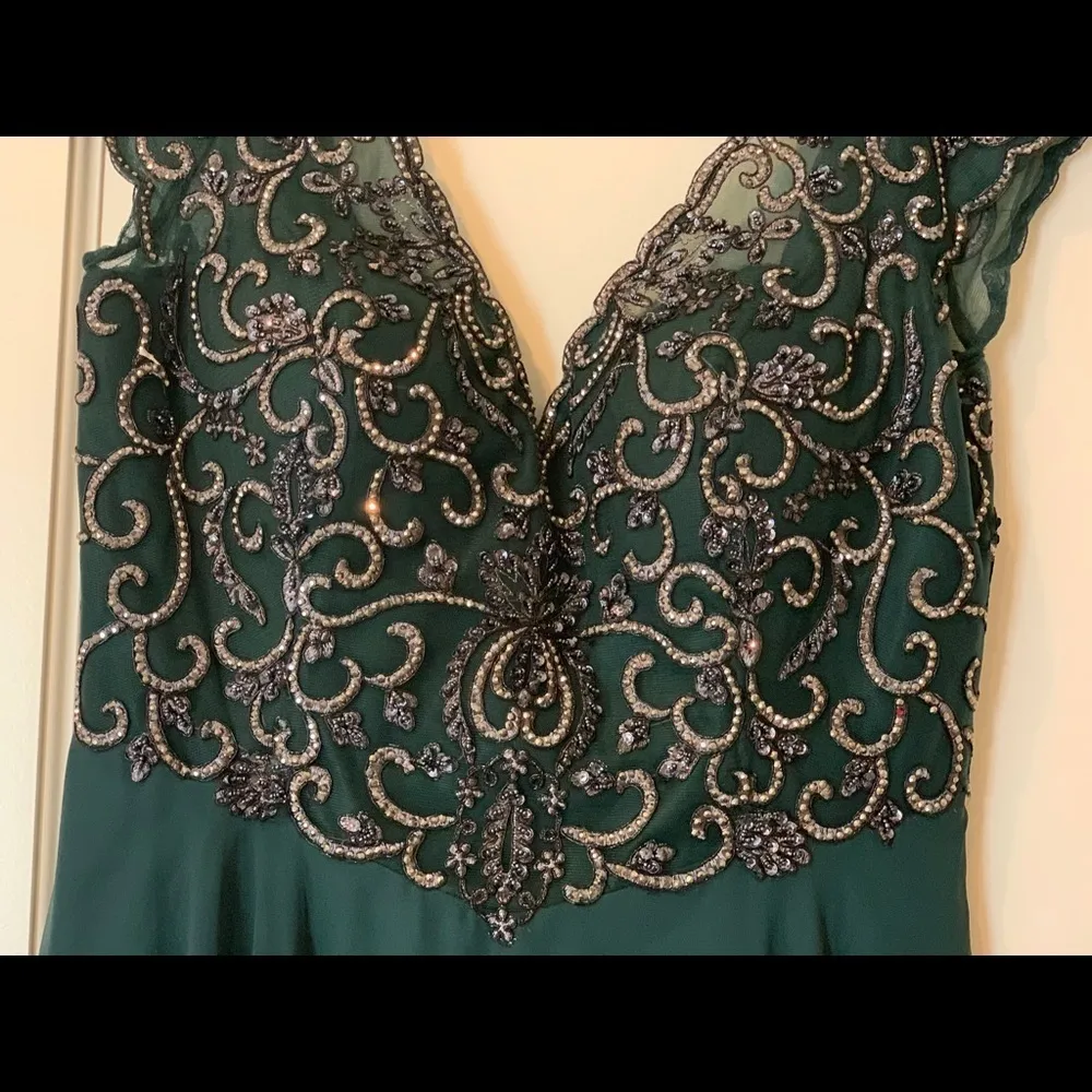 NINA CANACCI Floor Length Deep V Hunter Green Embellished Gown Size 16 NEW - Image 3