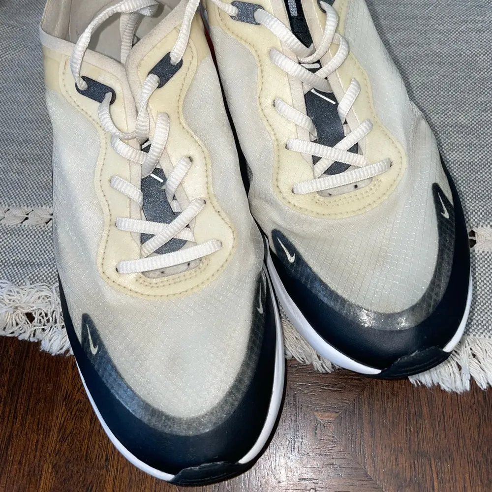 Nike Air Max Dia woman’s size 8 - Image 2