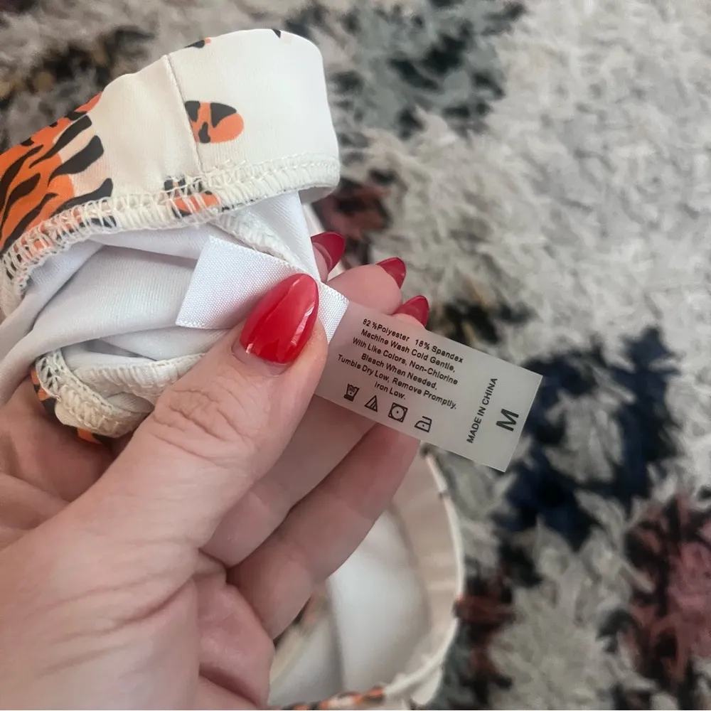 Pink Lily A Sea Of Abyss Tiger Cream Bikini Top L & Bottoms M 2pc Set - Image 11