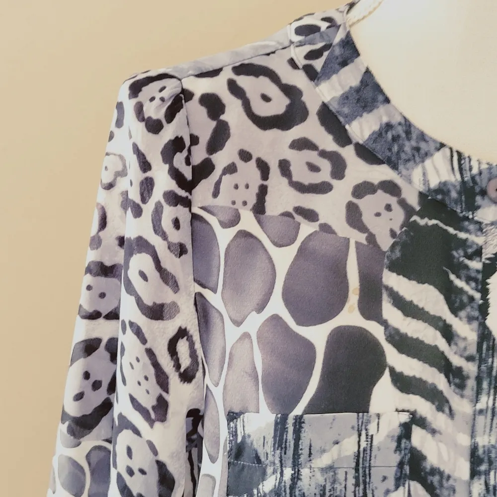 Susan Graver animal print button down size small - Image 2