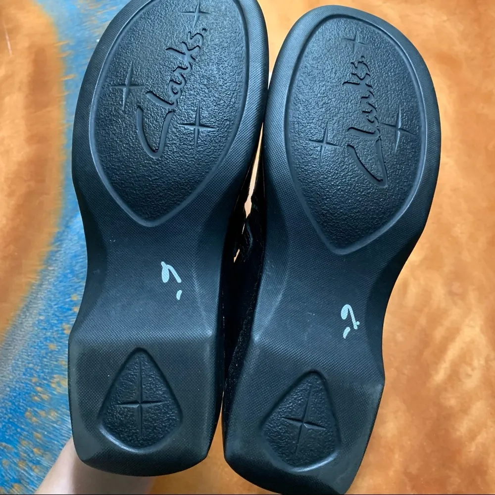 Clarks Black Leather Slip on heeled loafer size 8.5 - Image 6