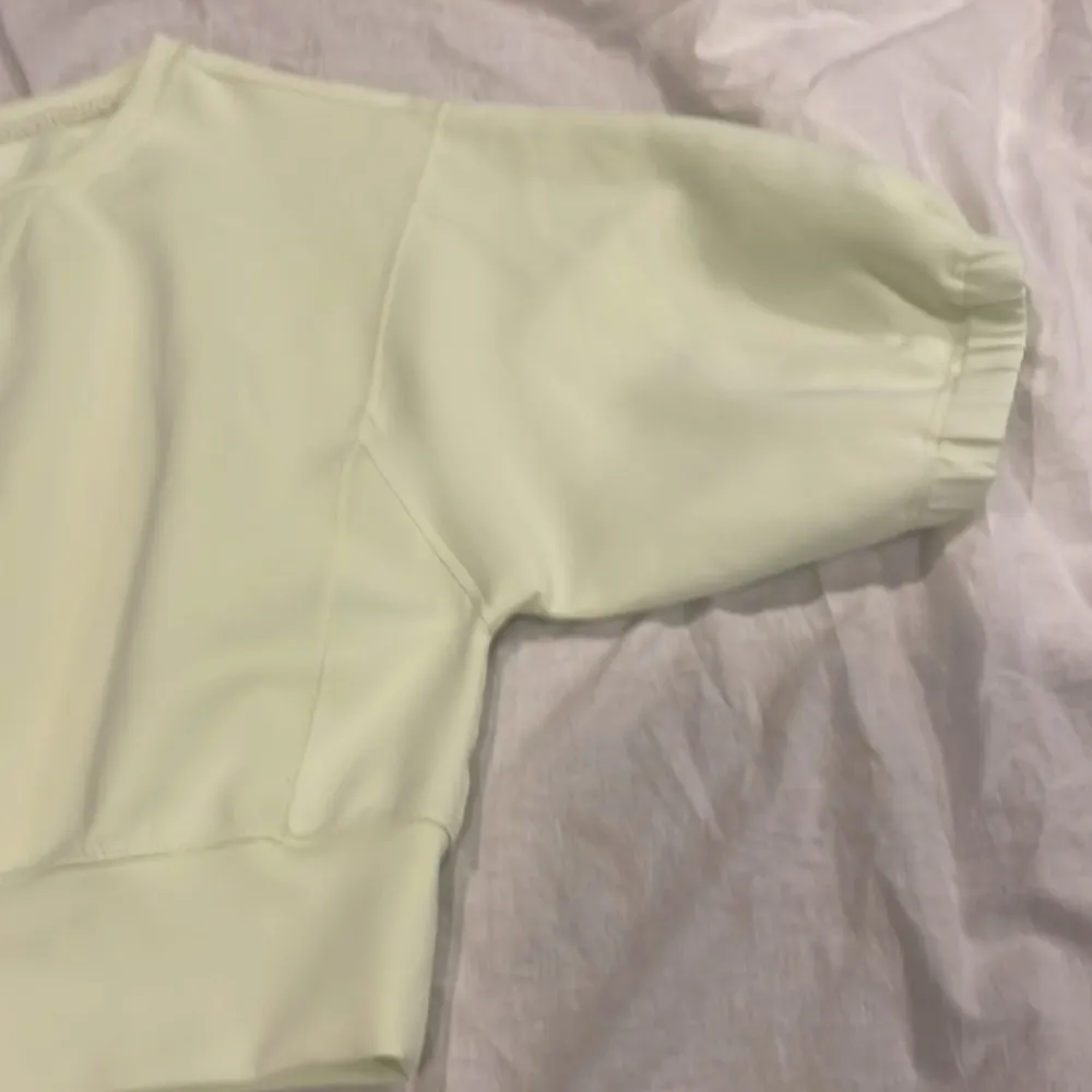 Free people movement, short sleeve yellow crewneck - Image 3