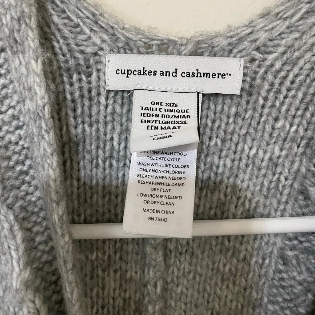 Cupcakes and Cashmere Gray Knit Oversized Wrap Poncho Sweater One Size Size M - Image 3