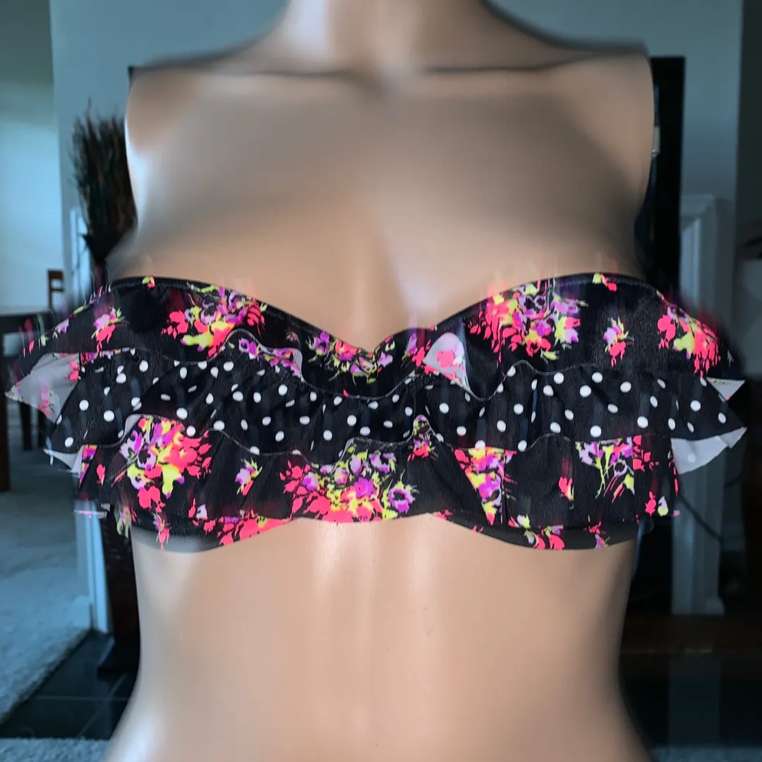 Victoria Secret Ruffle Strapless Bikini Top - Image 4