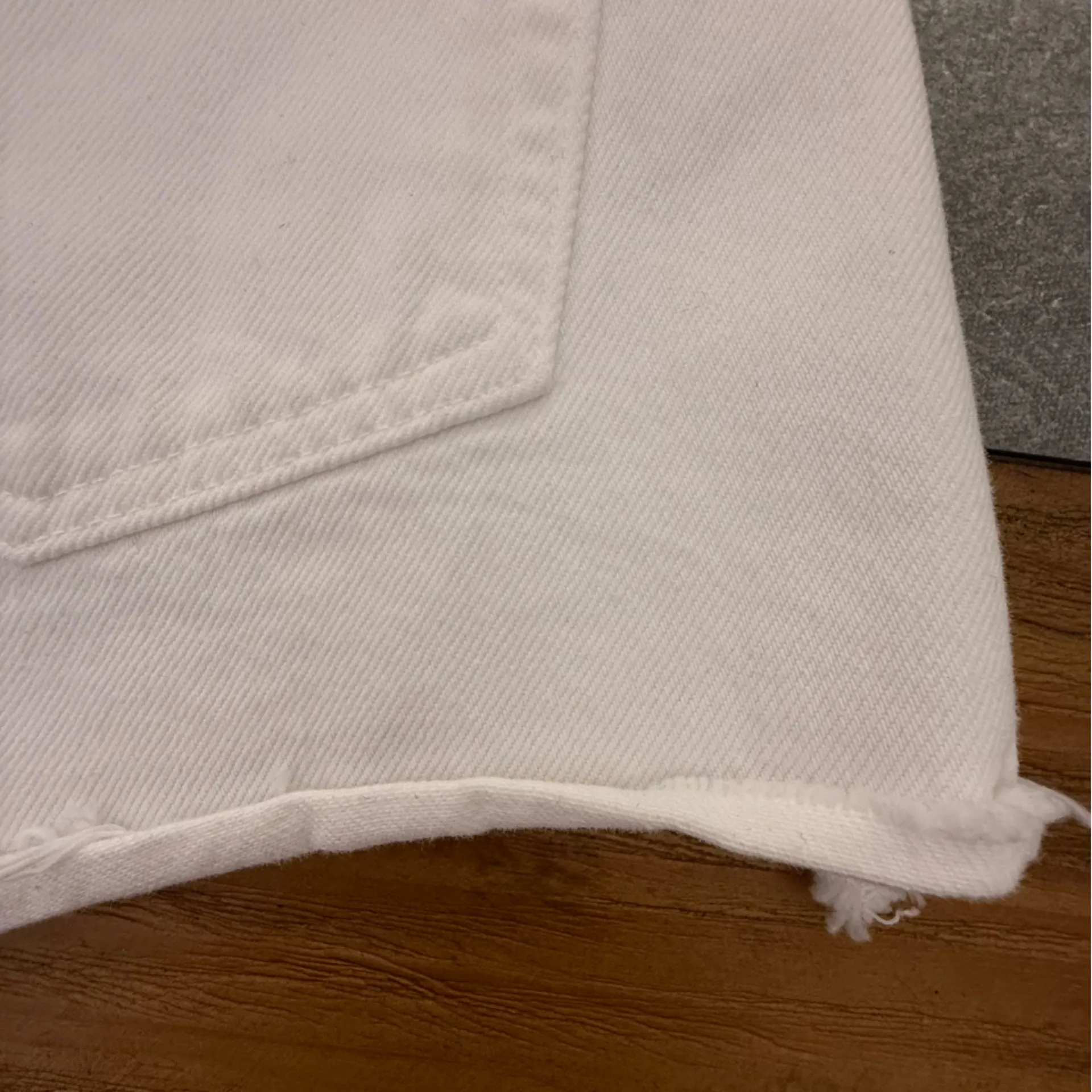 Citizens of Humanity Marlow High Rise White Denim Cutoff Shorts Size 24 NWOT - Image 10