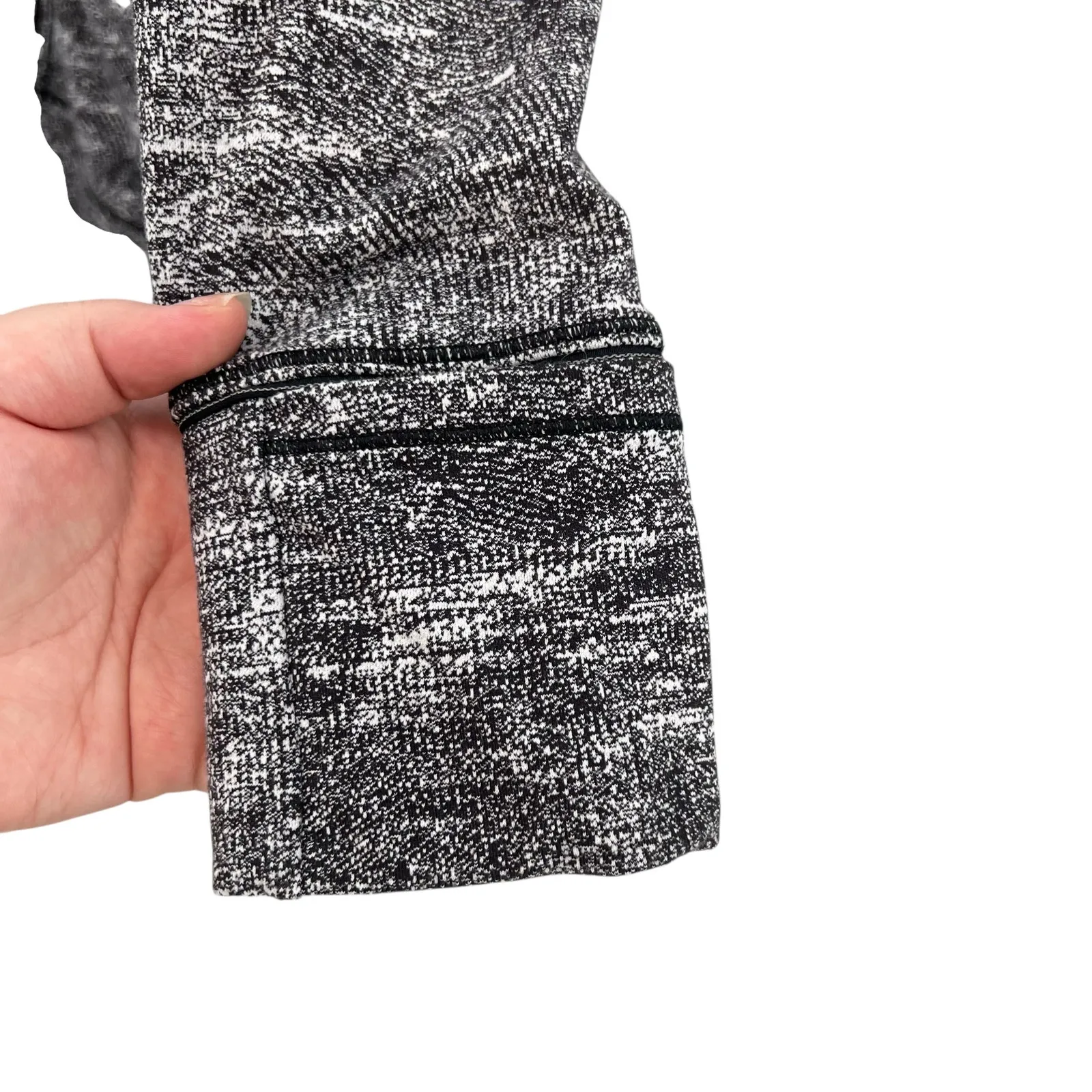 Lululemon Cypress Kiss 1/2 Zip Top Sweatshirt Rush‎ Jacquard Black White Size 10 - Image 7