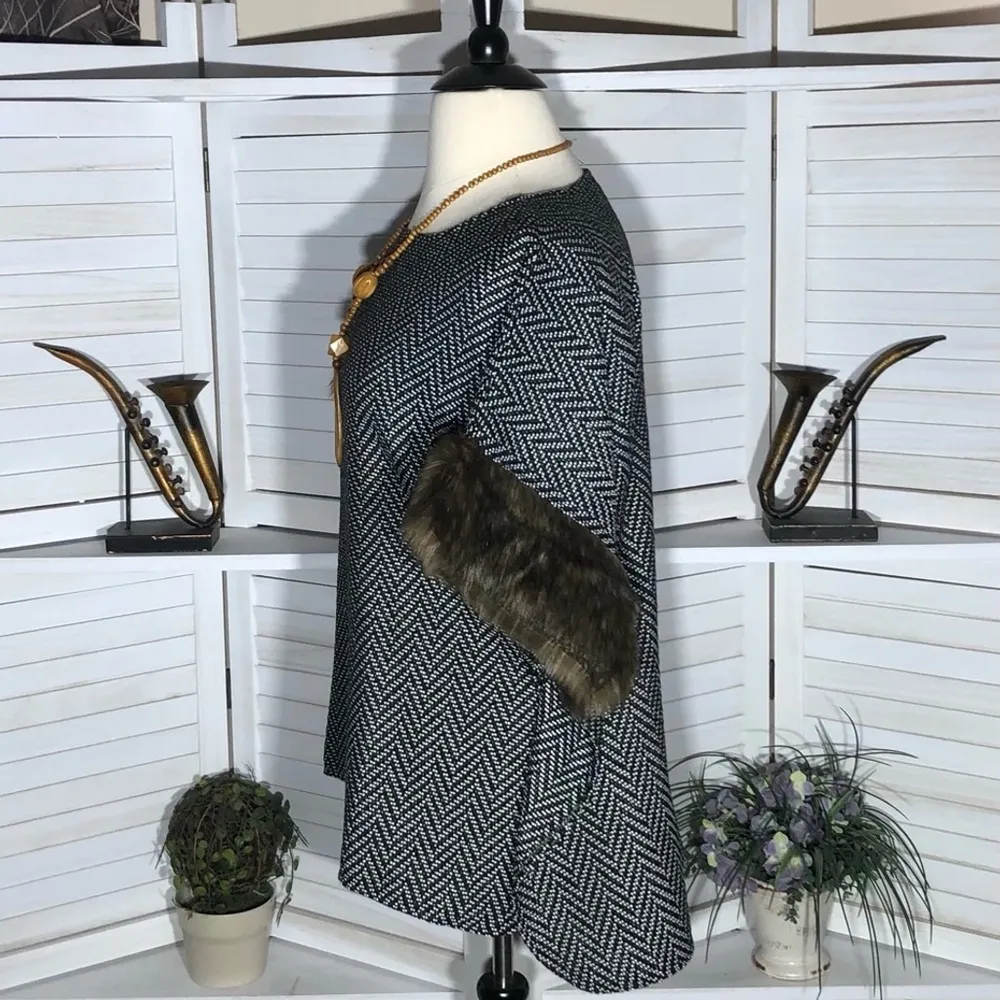 Tashon Poncho Chevron Faux Fur Trim Black/White OS Black Size undefined - Image 4