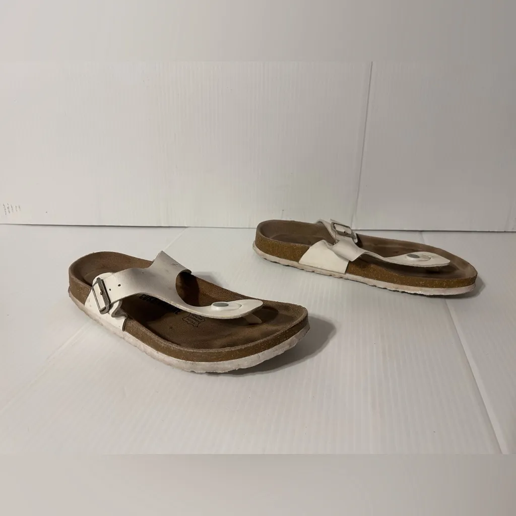 Cushionaire white leather thong sandals women size 7 1/2 M - Image 2