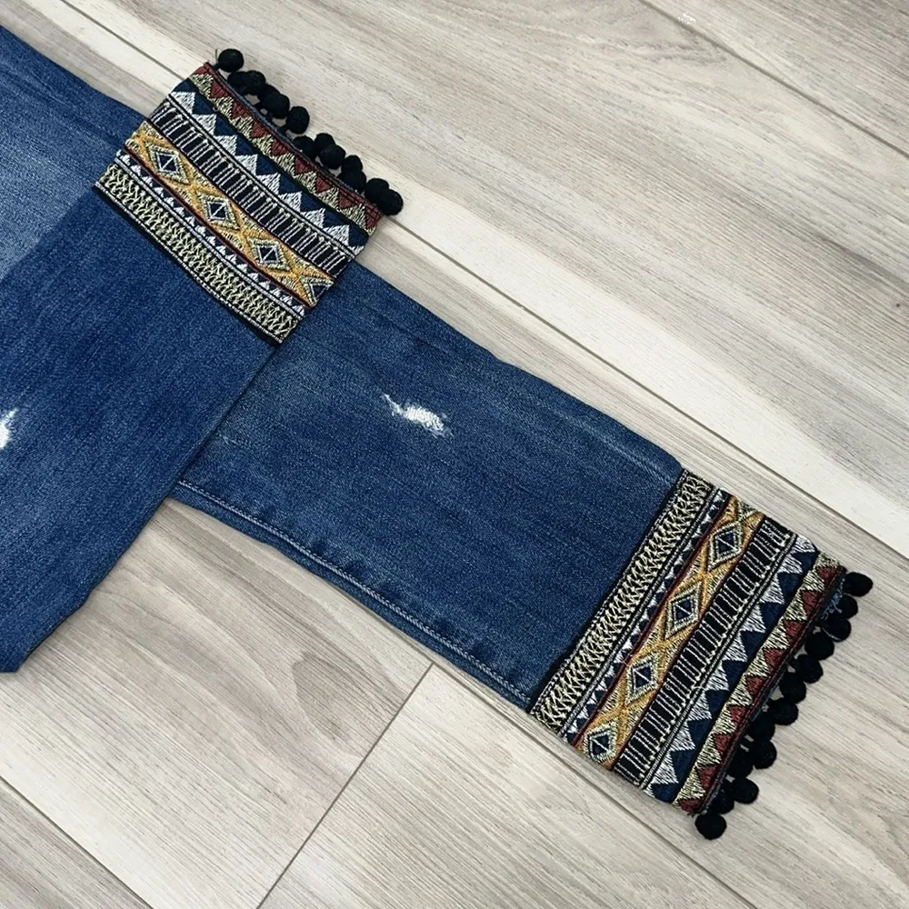 Blank NYC high rise tapered embroidered pom pom jeans size 24 - Image 2