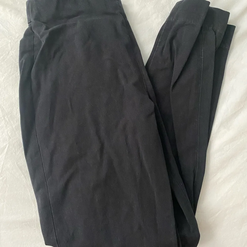 Everlane The Side-Zip Stretch Cotton Pant in Black - Image 7