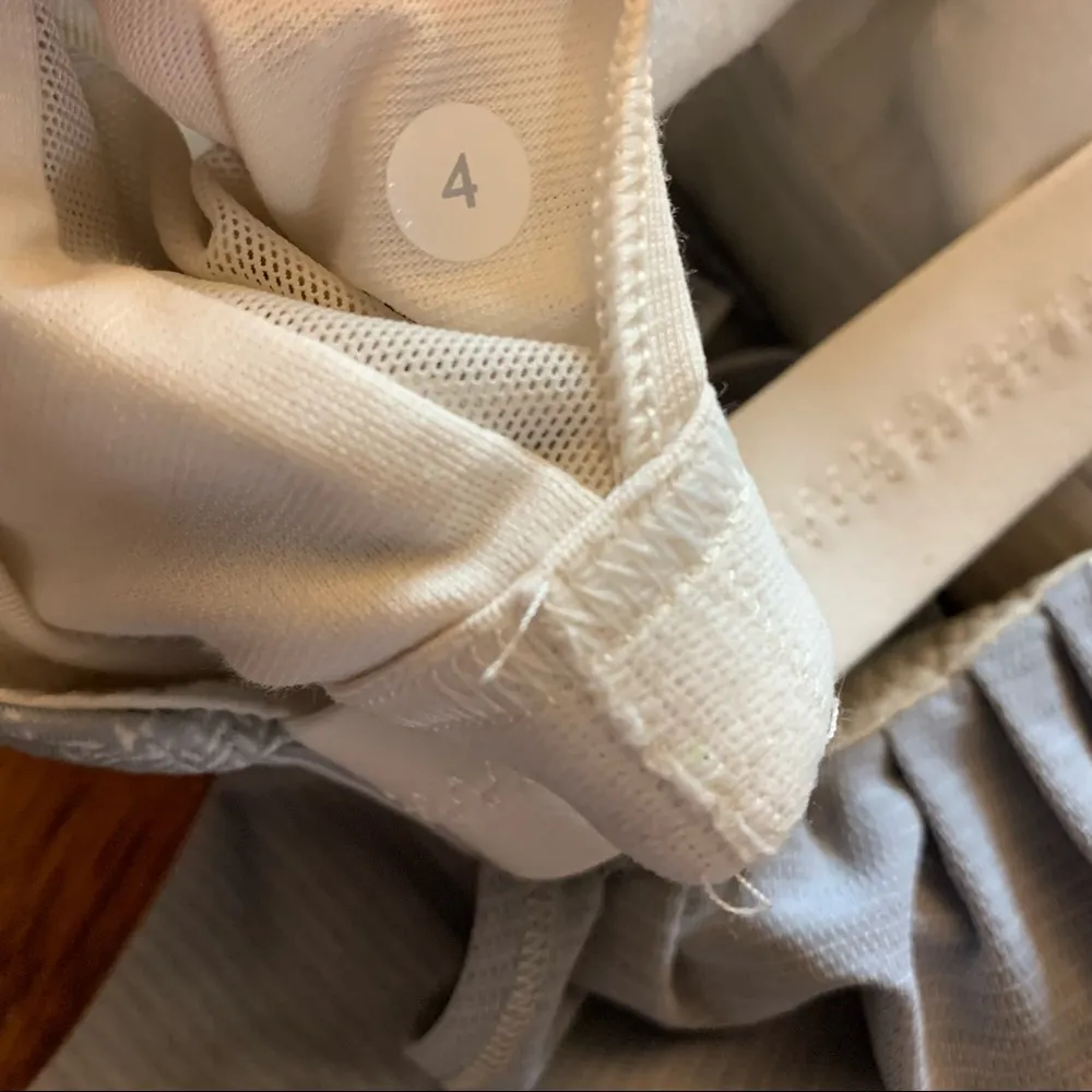 Lululemon Gray & White Back on Track Bra Tank size 4 - Image 11