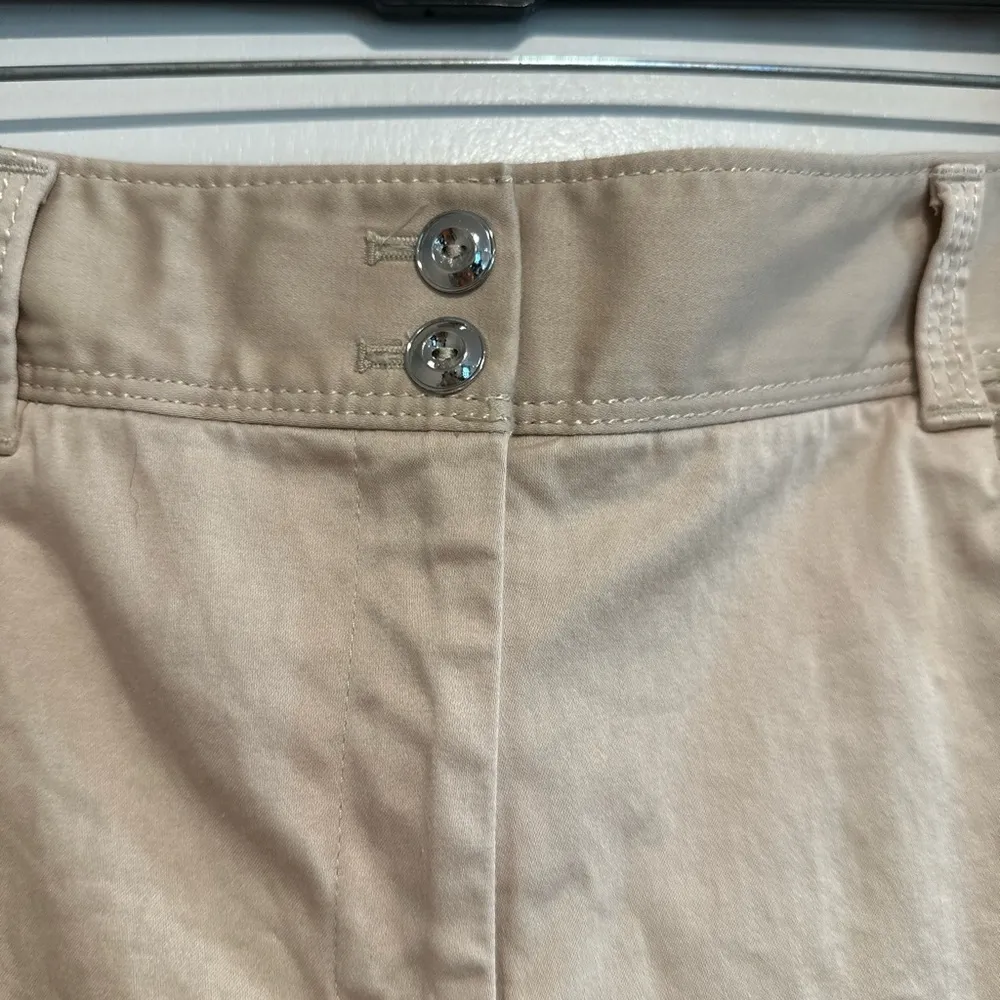White House Black Market sz: 14 Tan cotton/ Spandex. Slight Sheen. Shorts. - Image 10