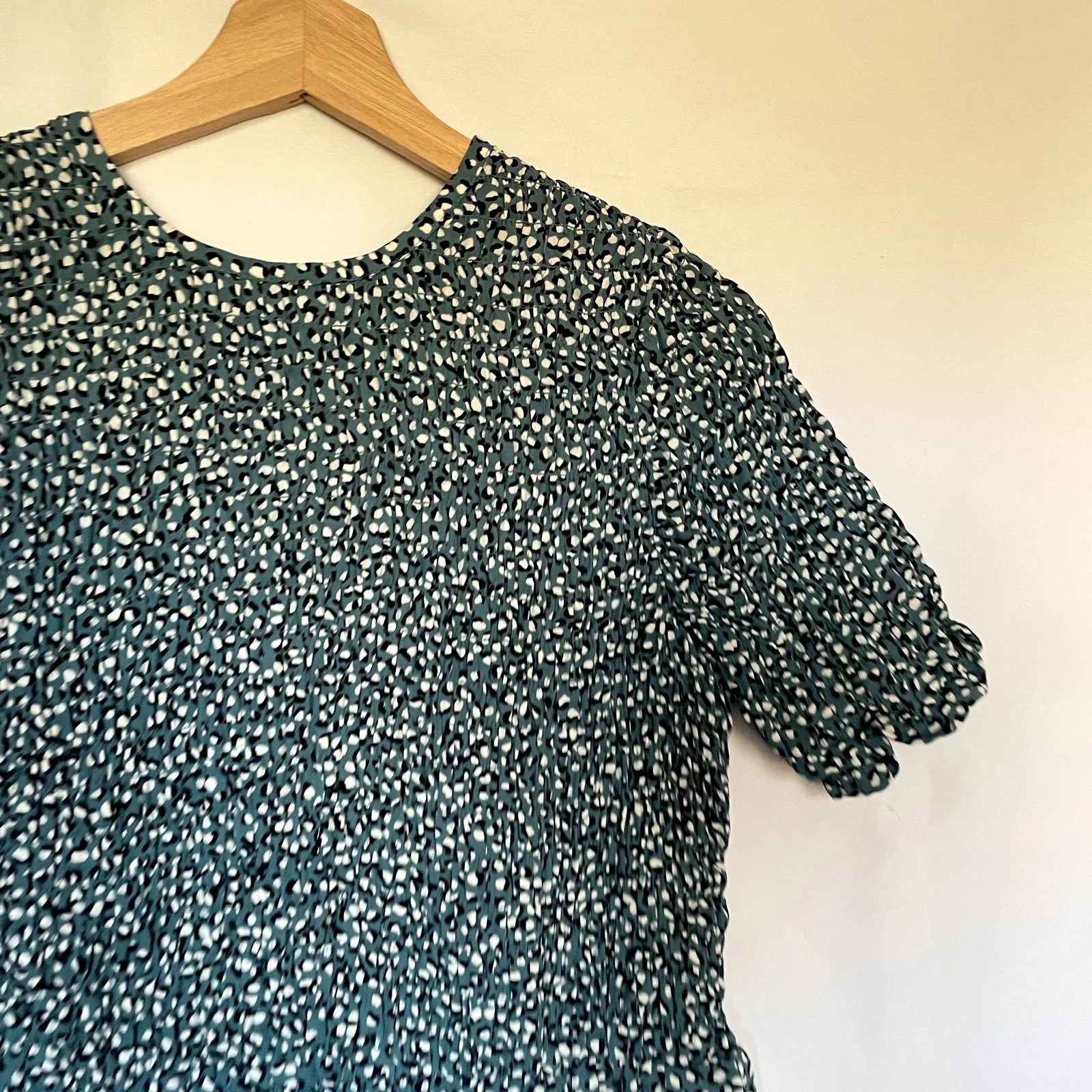 Ann Taylor smocked teal short sleeved stretchy shirt women's size S frills - Image 2