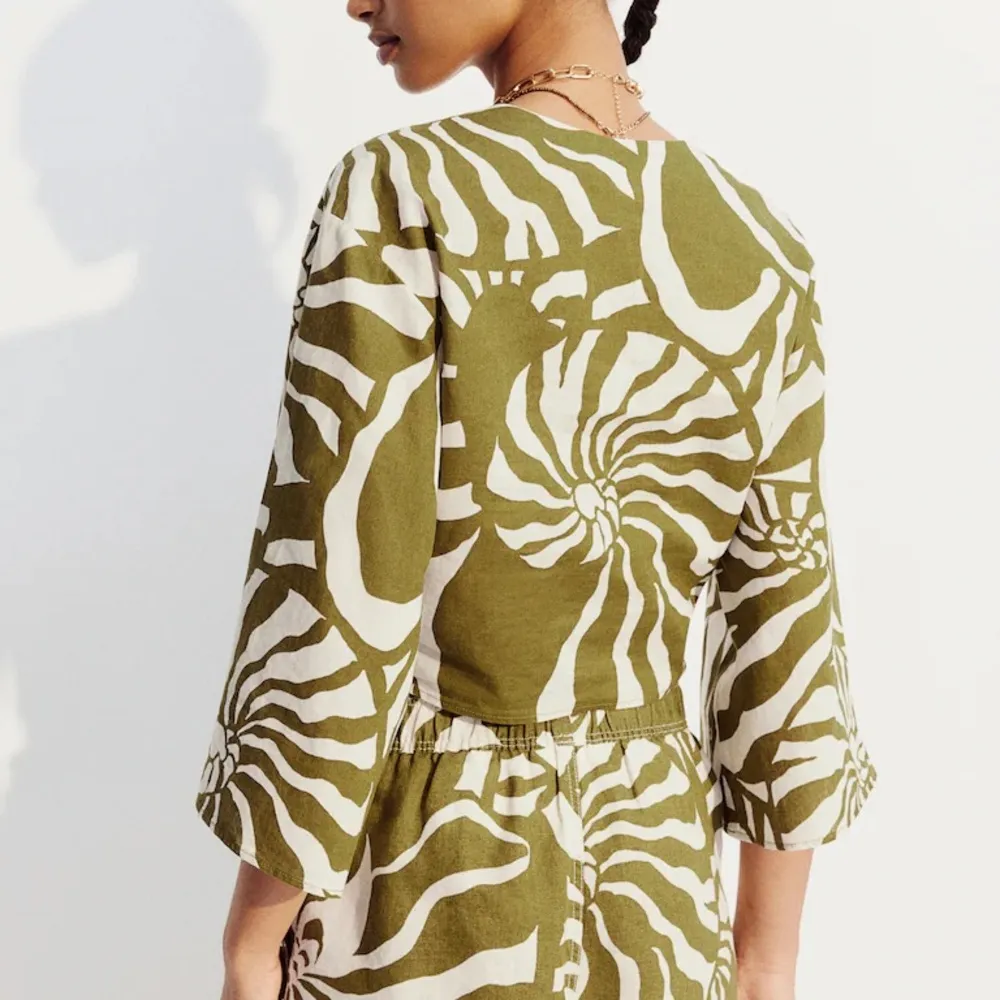 H&M  Linen Top Tie-Detail Womens Cream 3/4 Balloon Sleeve Button Front Size L - Image 2