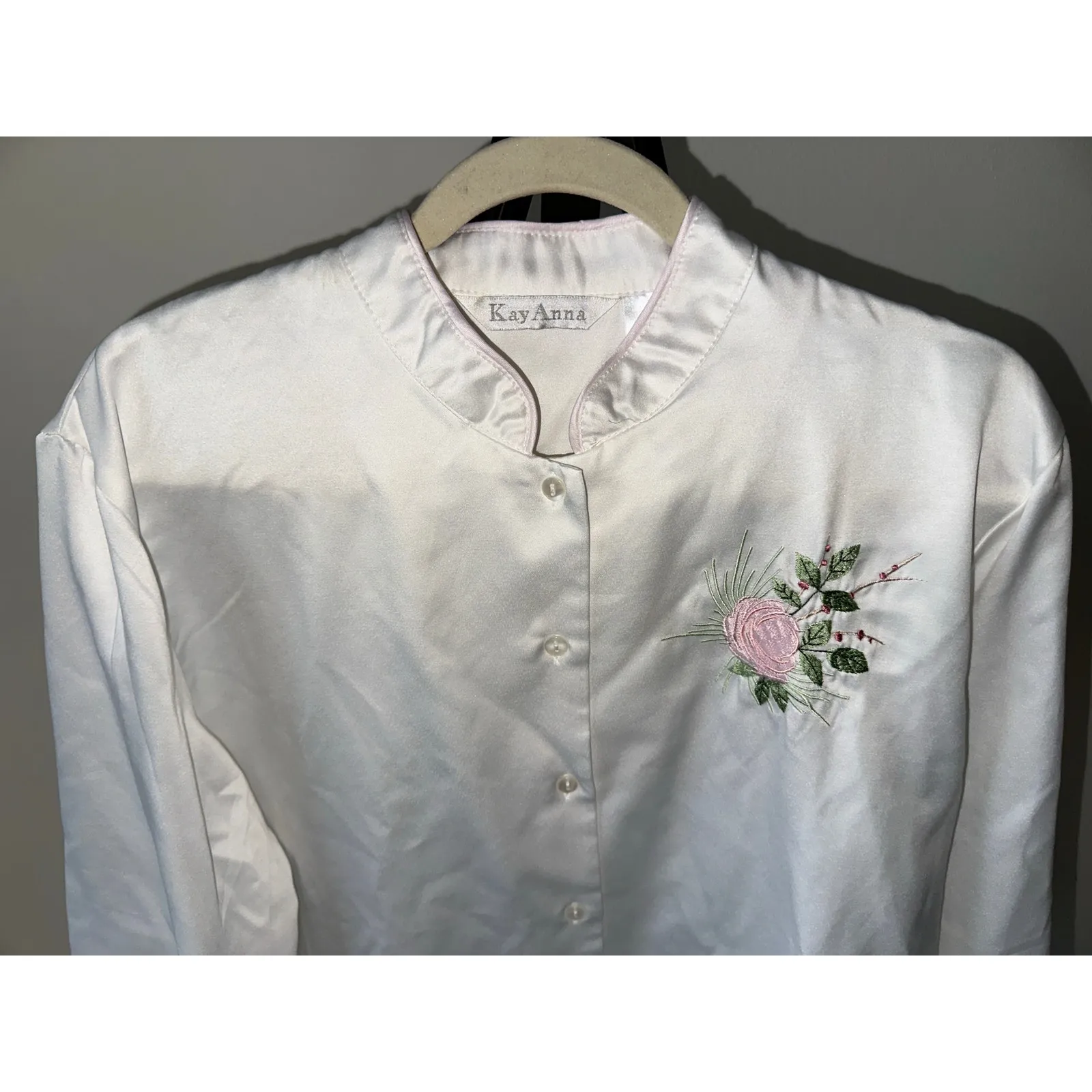 Vintage KayAnna White Matte Satin Sleep Set Embroidered Floral Details Size Med - Image 4