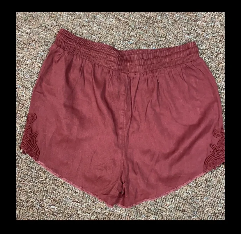 Knox Rose burgundy shorts w/pockets & strings tie - Size Small - Image 4