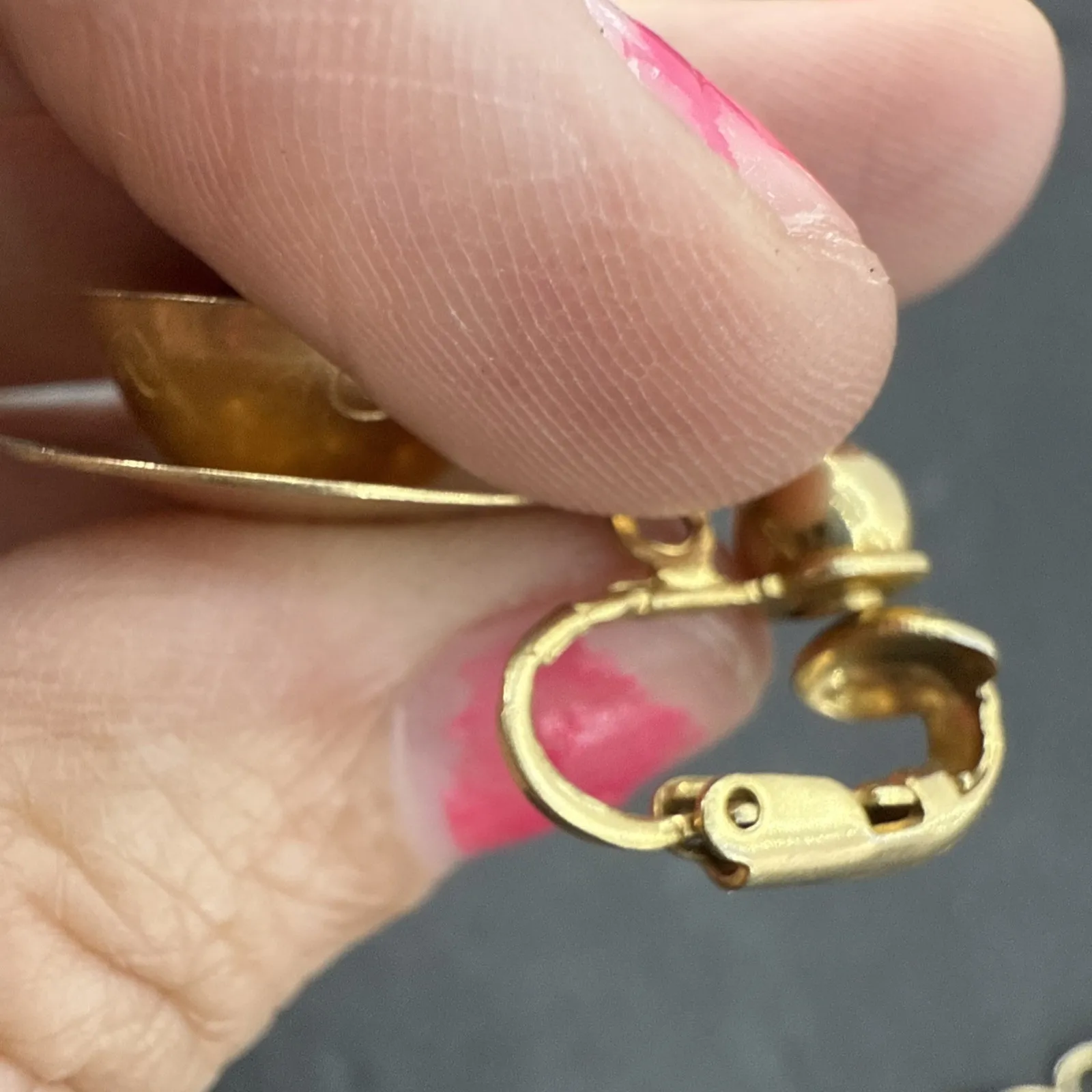 Vintage Sarah Coventry Clip On Gold Tone Coffee/ Tea Cup Cabochon Dangle Earring - Image 6