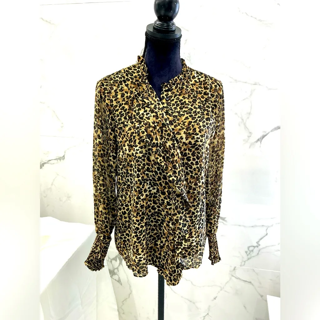 Nice long sleeve blouse🍁 - Image 2