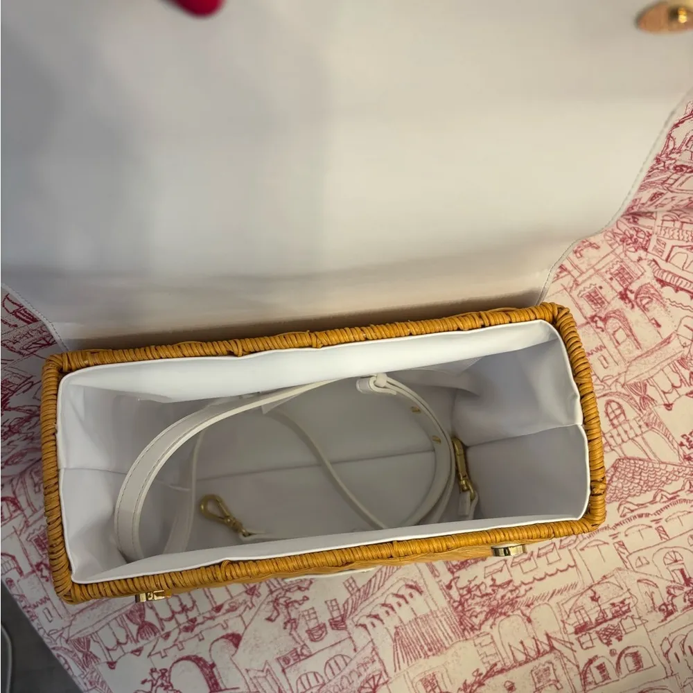 Modern Picnic White Wicker Monogrammed Luncher Bag - Image 3