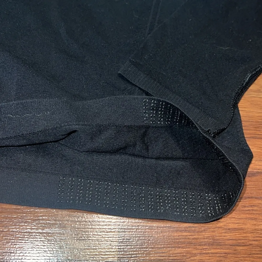 NWT momentum top size small - Image 4