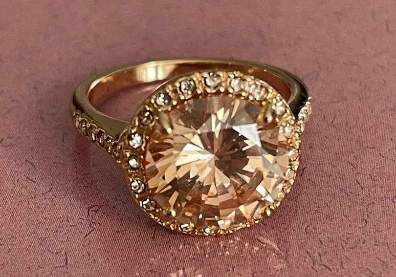 Gorgeous Morganite Cocktail Ring Cubic Zirconia Gold Tone Size 9 - Image 2