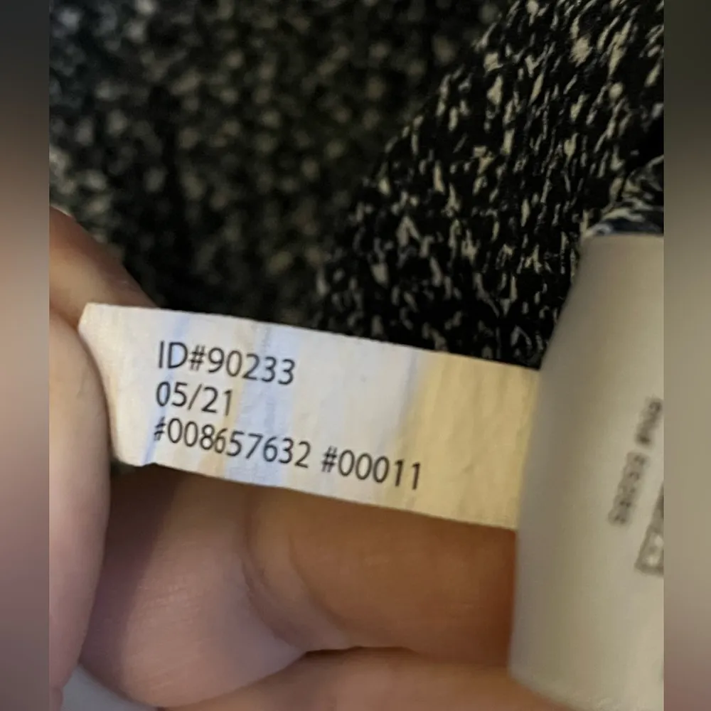 EXPRESS  Blue Pebbled Long Sleeved Crop Top. Size Large - Image 3