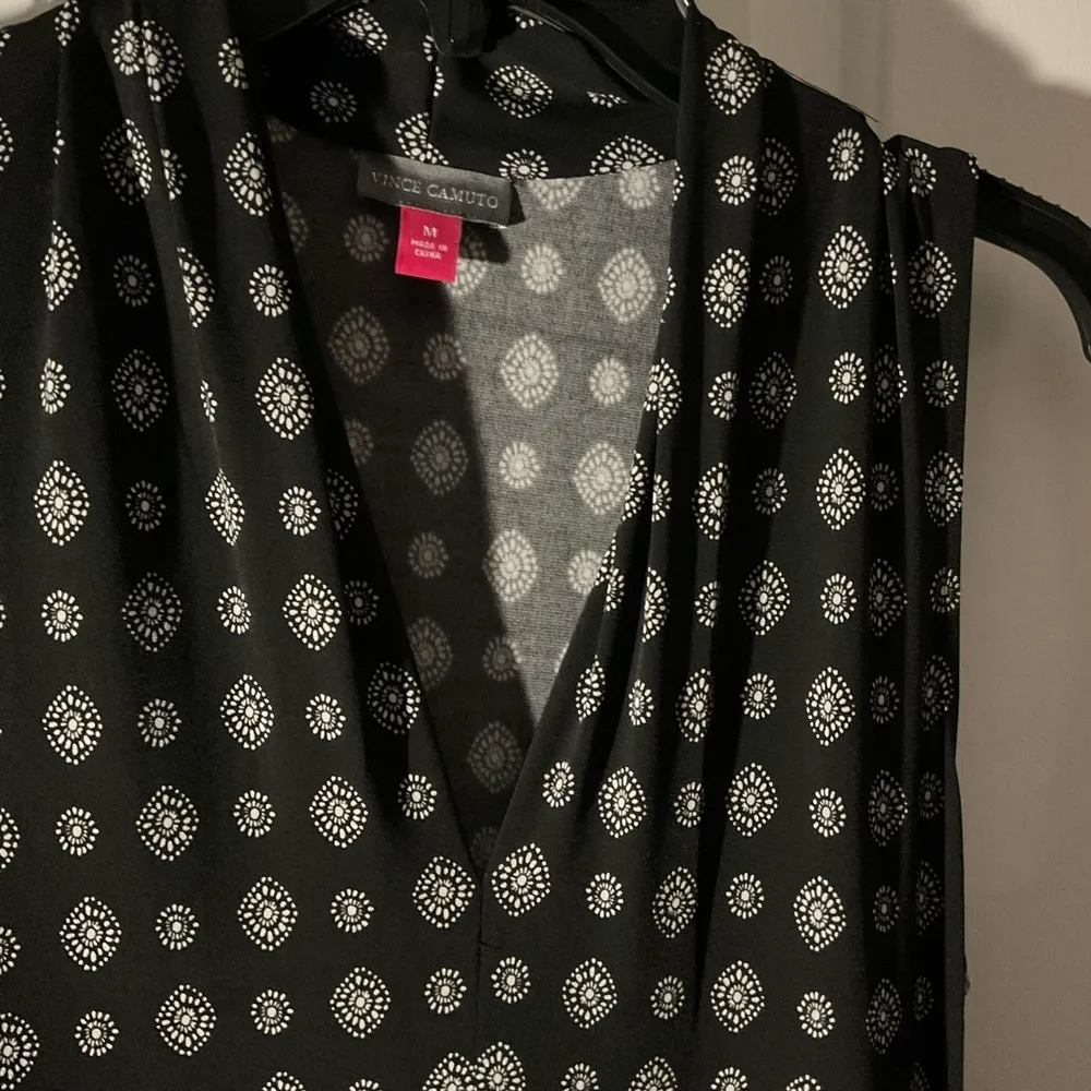 VINCE CAMUTO MAXI DRESS NWT SZ M DIAMOND PRINT ON BLACK - Image 4