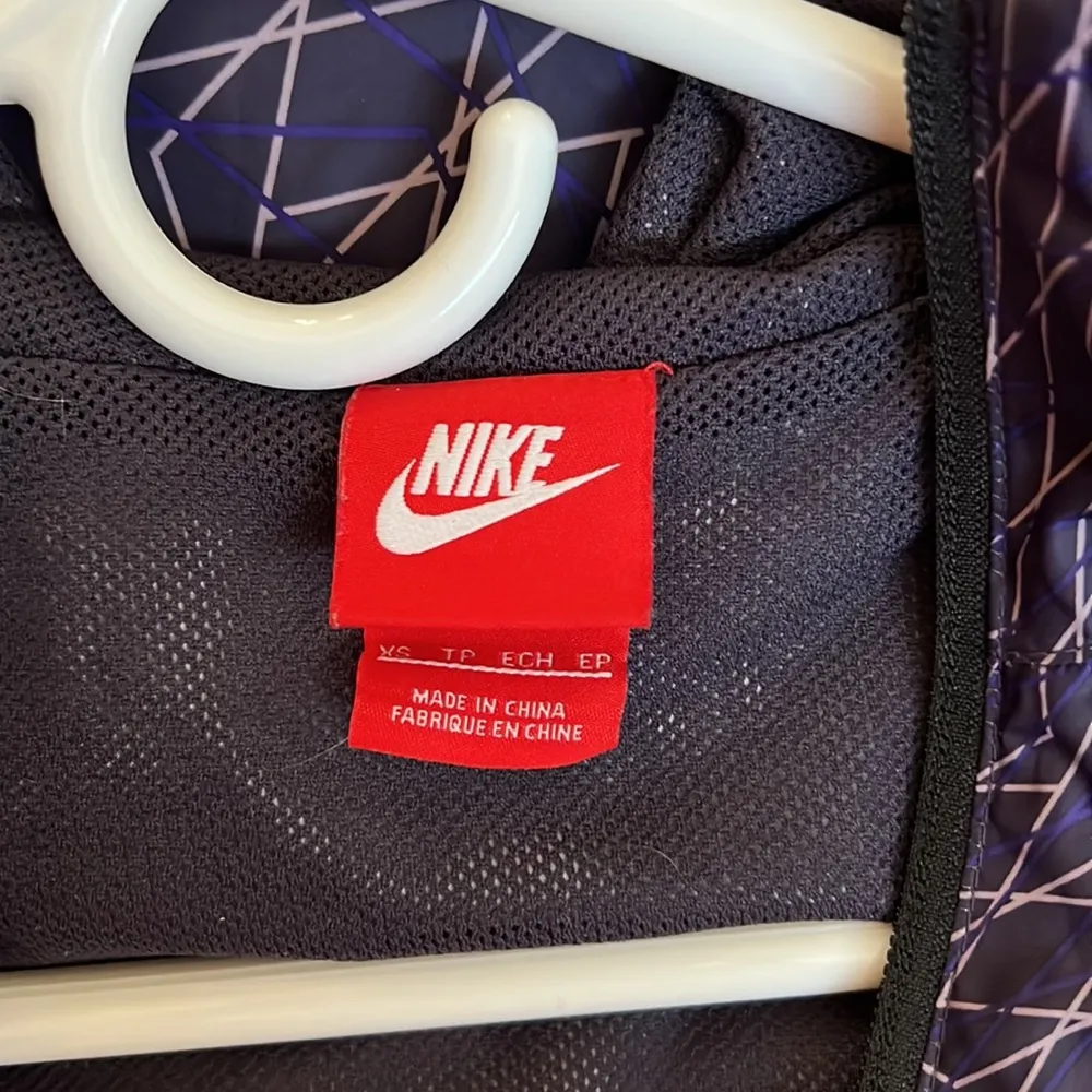 Nike Women’s  Rain Jacket - Image 9