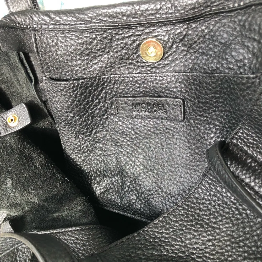 Michael Kors Ashbury Black Pebbled Leather Shoulder Bag - Image 8