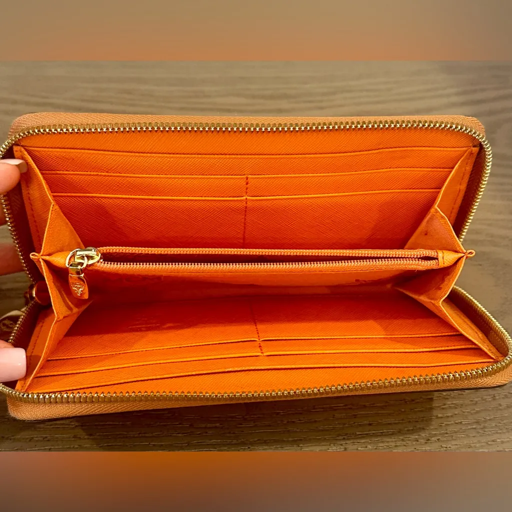 Classic MCM Visetos Zip Around Wallet - Image 5