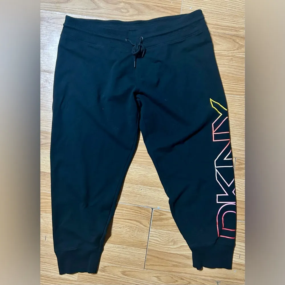 🏷️🏷️Nwot DKNY cropped jogger sweats women’s Lg - Image 5