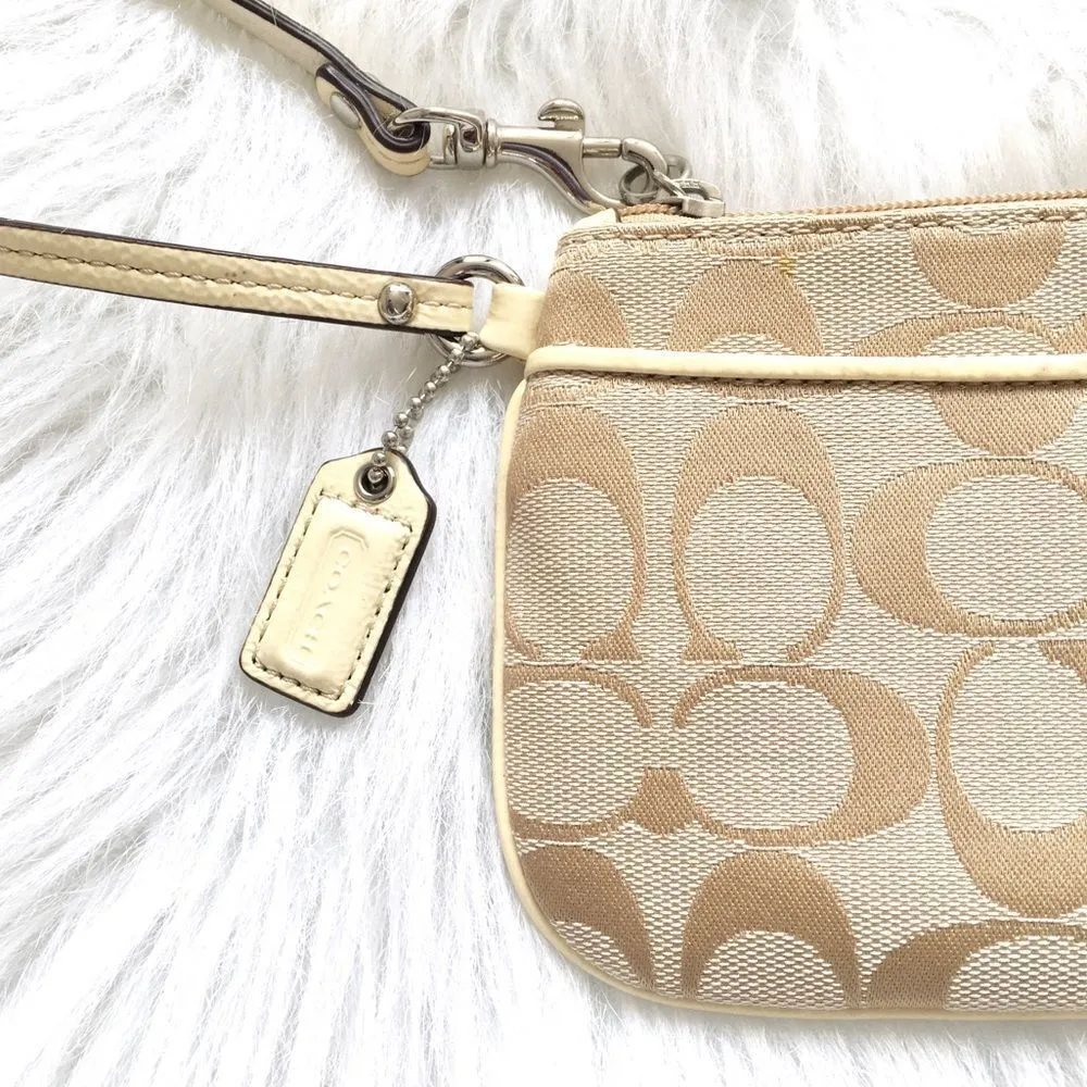 🔃Coach Signature Logo Tan Wristlet - Image 5