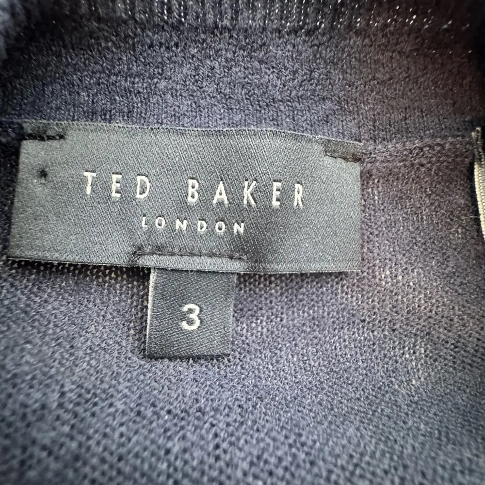 Ted Baker Ryviad Printed Woven Front Cardigan
Size 3 - Image 7