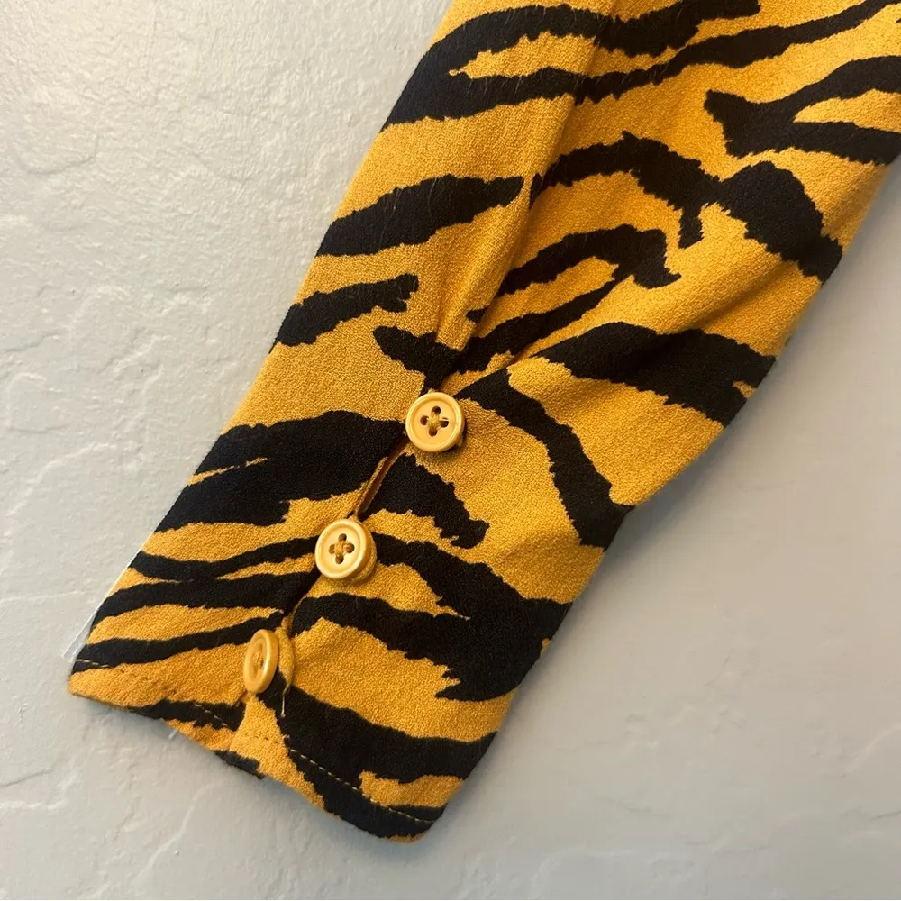 Reformation Notta tiger tigress print crepe button front blouse size small - Image 14