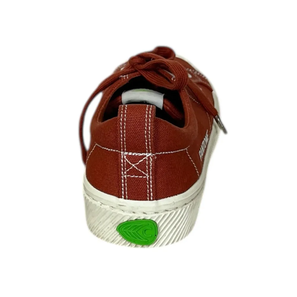 Cariuma Pantone Oca Low Sneaker
Canvas Sustainable Rust Orange Women’s Size 7.5M - Image 5