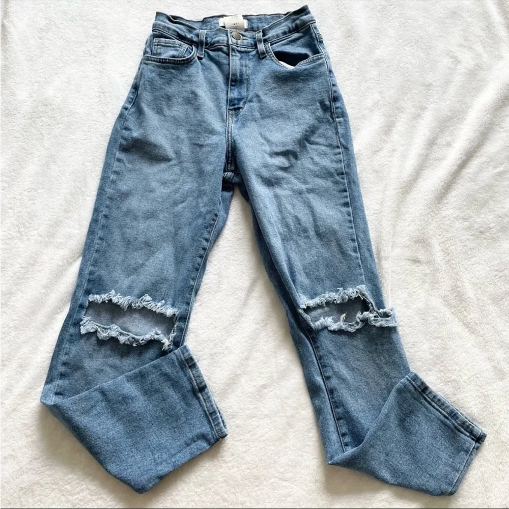 Vibrant Open Knee Light Wash Straight Leg Jeans - Image 5