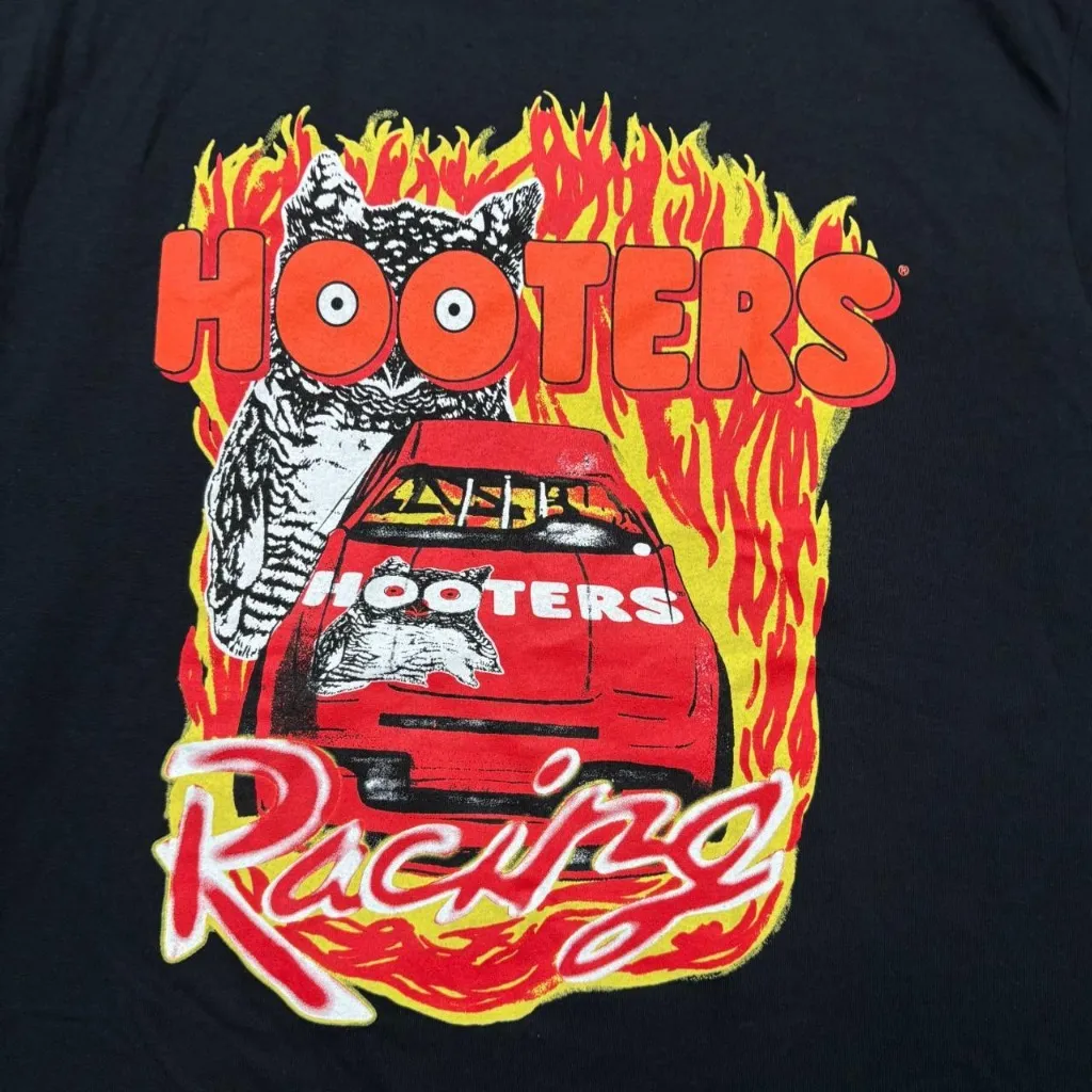 Hooters Racing Nascar Style T-shirt size Medium - Image 2