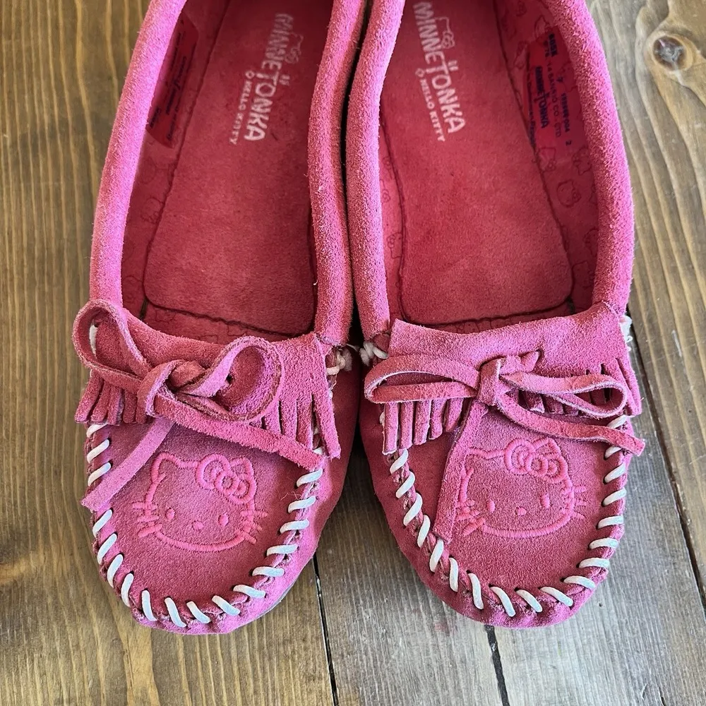 MinneTonka X Hello Kitty Pink Moccasins size 7 US Suede Sanrio - Image 3