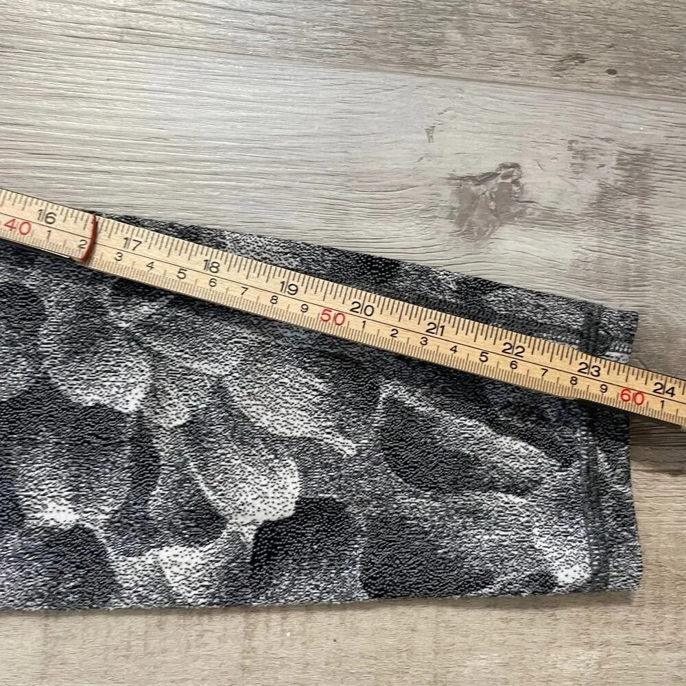 Athleta Elation Textured Tights in a Chakra Floral Black/Seasalt pattern. Sz sm - Image 16