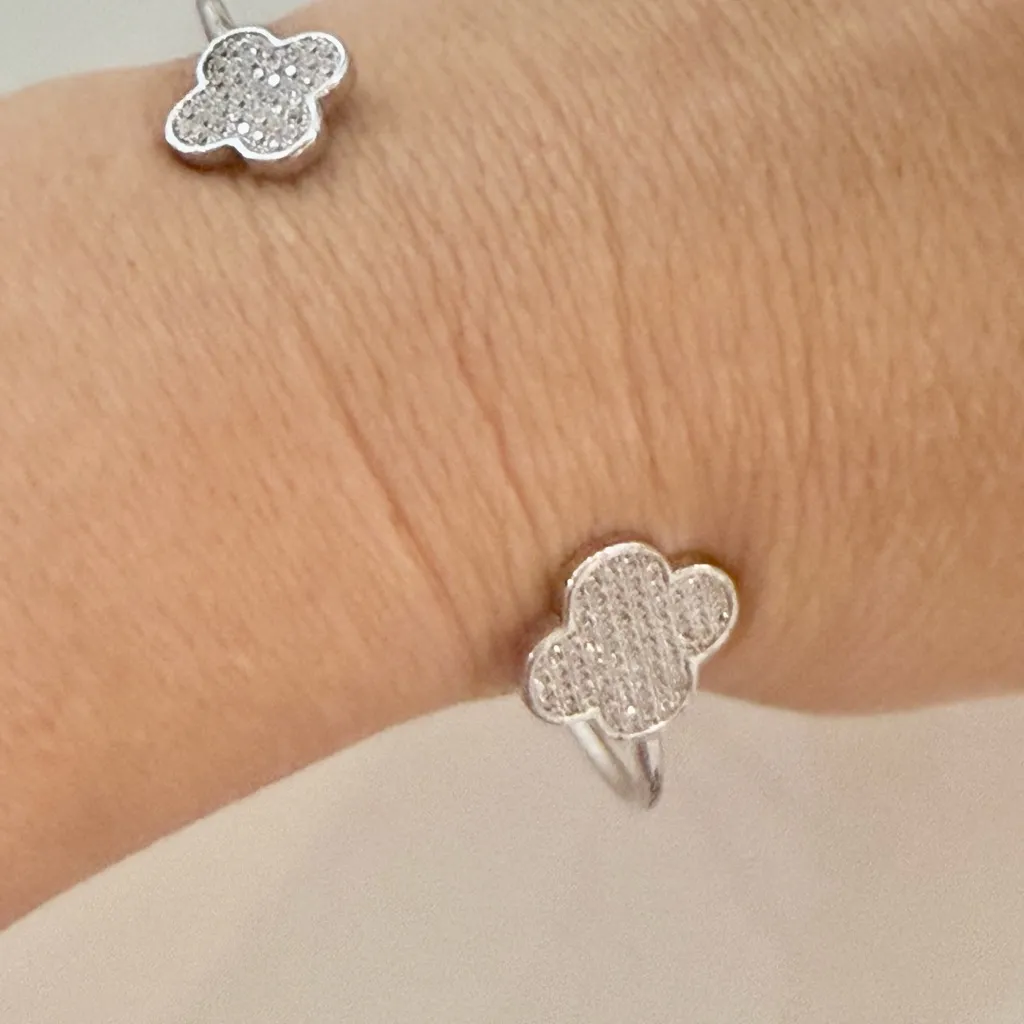 Trendy Boutique Silver Clover Bracelet - Image 3