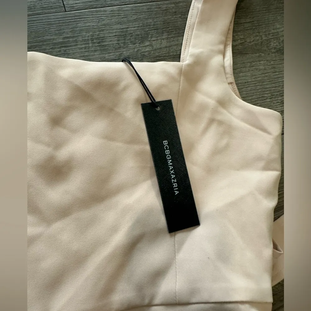 BCBGmaxazria fit and flare tie front back slit peplum top 🤍 - Image 9