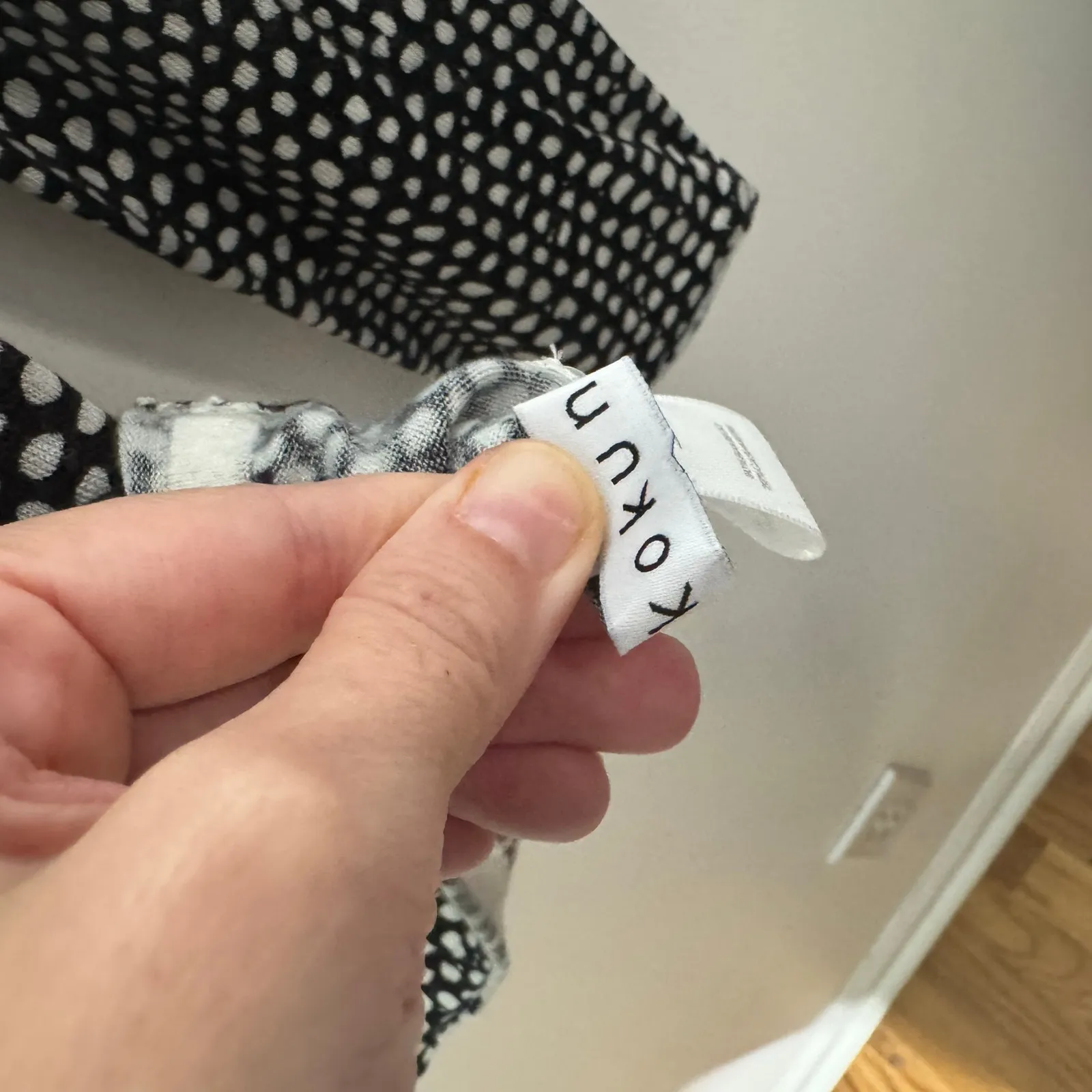 Kokun Top Women M Black White Abstract Print Bamboo Cashmere Quite Luxury Casual Size M - Image 4