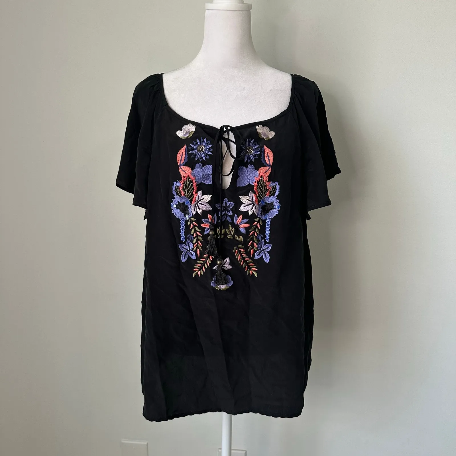 Nanette Lepore black embroidered silk top size L - Image 2